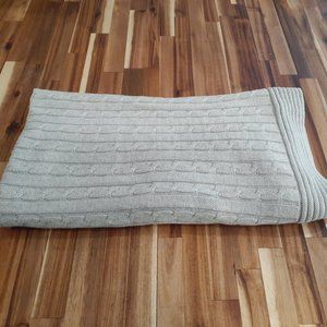Elegant Baby Cable Knit Blanket: Pale Gray